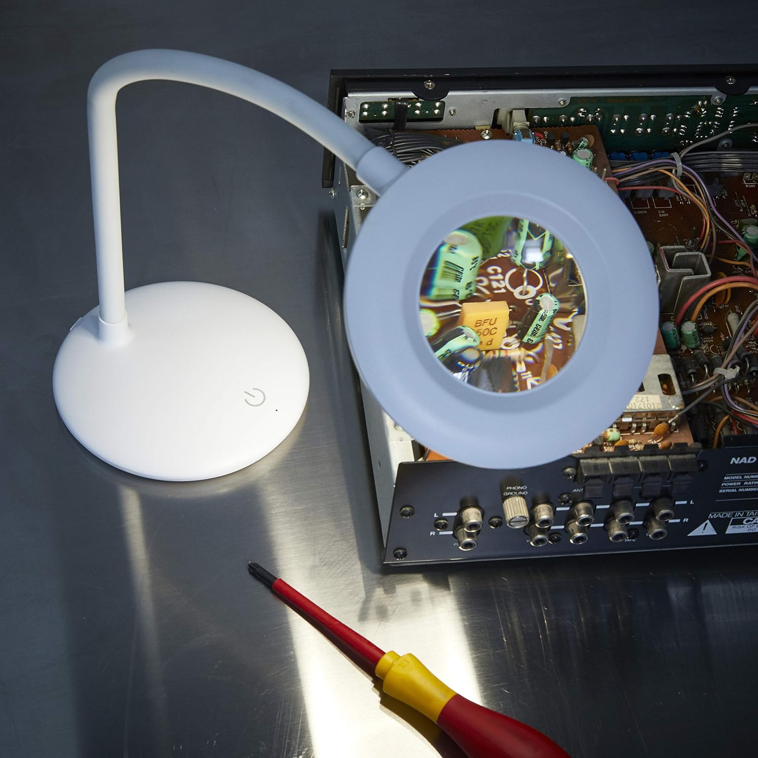 LED Beauty Tischlampe mit Lupe